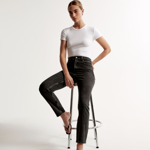 Abercrombie & Fitch High Rise Mom Jean - Picture 4 of 4